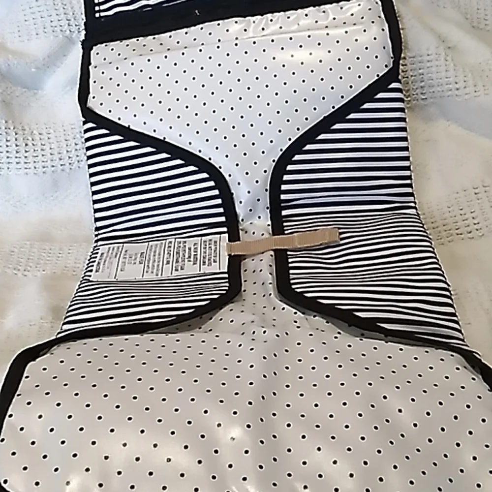 Skip HOP Baby changing pad with  diaper and wipes holder. Has clip to attach to - Picture 4 of 9